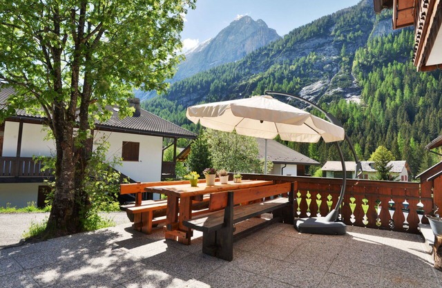 Nice apartment for 6 guests with WIFI, TV, patio and parking