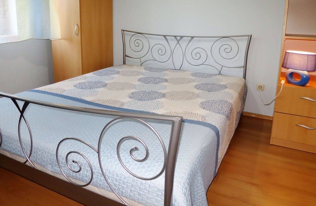 Nice apartment for 6 people with A/C, WIFI, TV and balcony