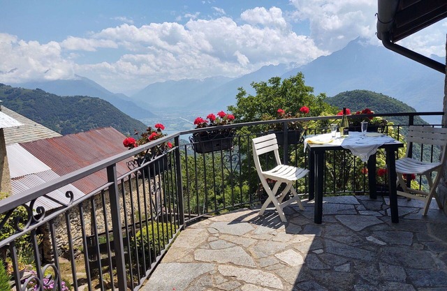 Nice apartment for 7 guests with WIFI, TV, patio and pets allowed