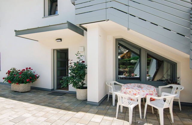 Nice apartment for 4 people with WIFI, TV, patio, pets allowed and parking