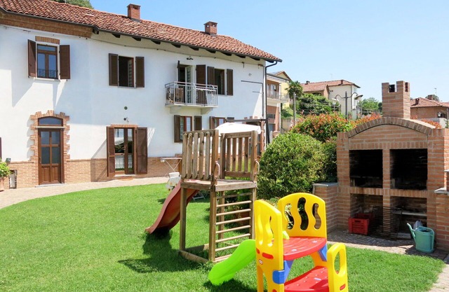 Nice apartment for 7 people with WIFI, pool, TV, patio, pets allowed and parking