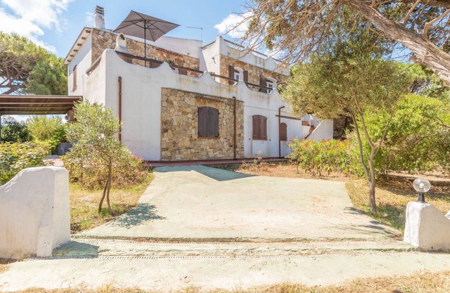 Nice apartment for 9 people with WIFI, A/C, TV, patio, pets allowed and parking
