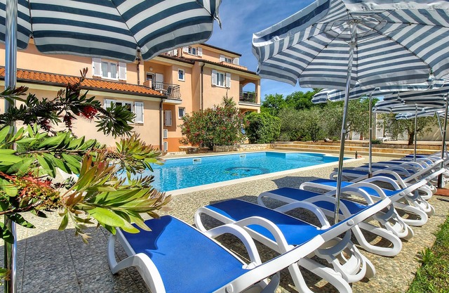 Nice apartment in Basanija with WiFi