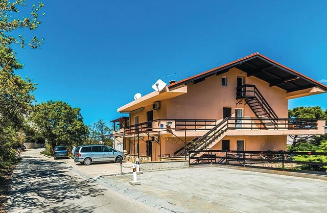 Nice apartment in Bosana with WiFi