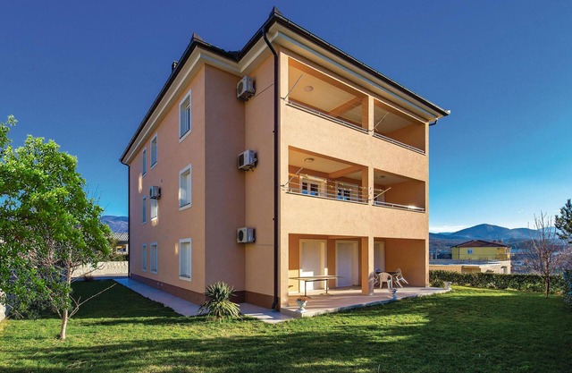 Nice apartment in Calvle with WiFi