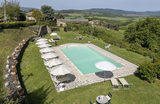 Nice apartment in villa for 7 guests with pool, WIFI