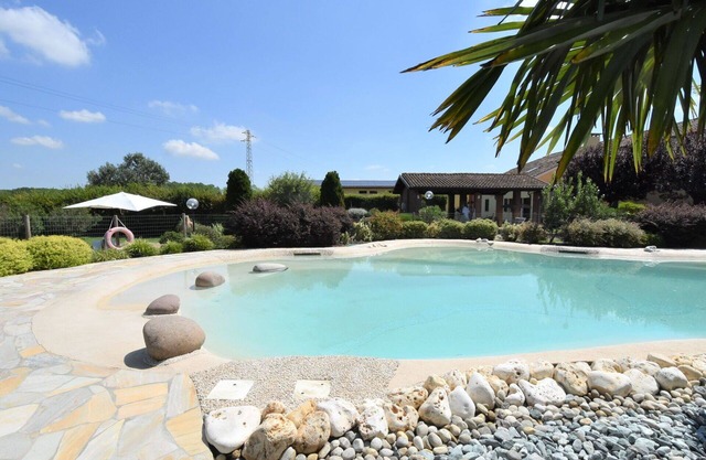 Nice apartment in villa for 4 people with A/C, WIFI, pool, TV, patio and parking