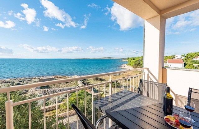 Nice apartment in Kosljun with WiFi