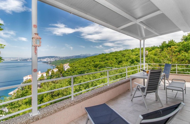 Nice apartment in Kraljevica