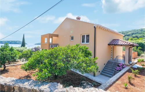 Nice Apartment In Molunat With Wifi