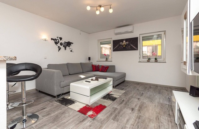 Nice apartment in Pula with WiFi