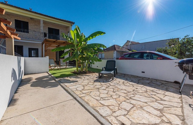 Nice apartment in Turanj with kitchen