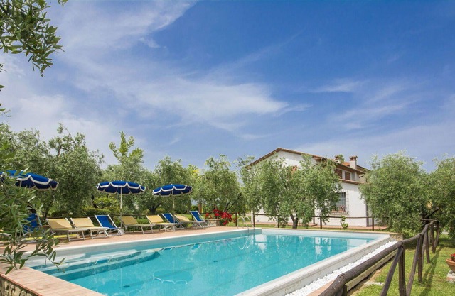 Nice apartment in villa for 4 people with pool, WIFI, TV and parking