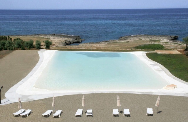 Nice apartment in villa for 6 guests with WIFI, A/C, pool, terrace and parking