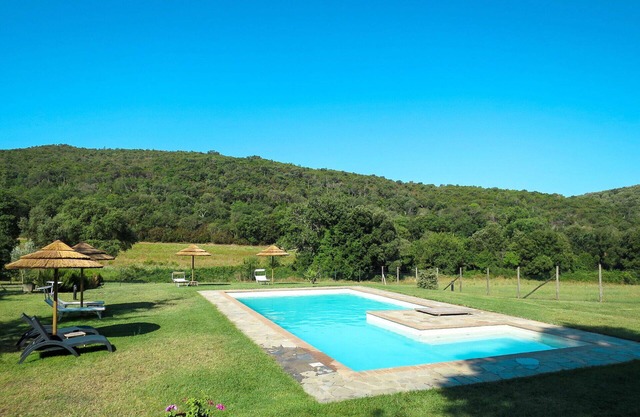 Nice apartment in villa for 2 people with pool, WIFI, TV, patio, pets allowed and panoramic view