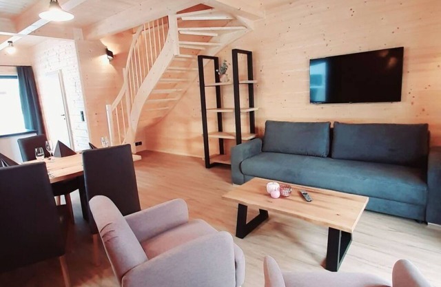 Nice apartment in villa for 4 guests with WIFI, TV, terrace, pets allowed and panoramic view