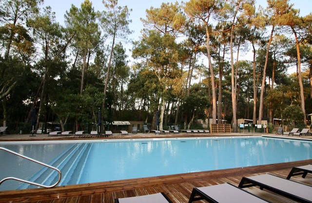 Nice apartment in villa for 4 people with WIFI, pool, A/C, TV, terrace and pets allowed