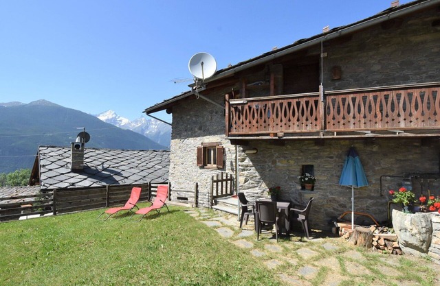 Nice apartment for 5 people with TV and pets allowed, close to Aosta