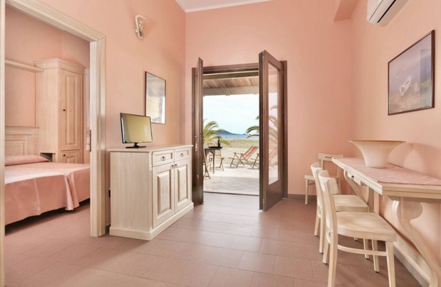 Nice apartment on the ground floor with sea view of approximately 55 m2 equipped with air conditioning and wi fi connection, composed of a living room with equipped kitchenette, fridge and flat-screen television.Two double or twin bedrooms and bathroom w
