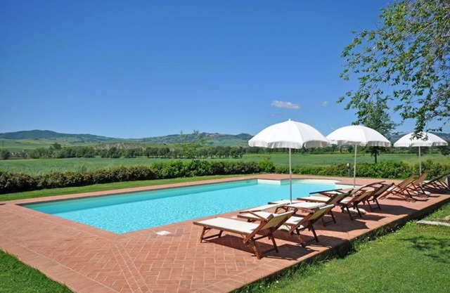 Nice apartment with WIFI, pool, TV, panoramic view and parking, close to Montepulciano