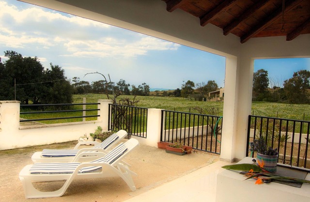 Nice cottage right on the sandy beach (300 m), quiet location, garden, WiFi, 5 p
