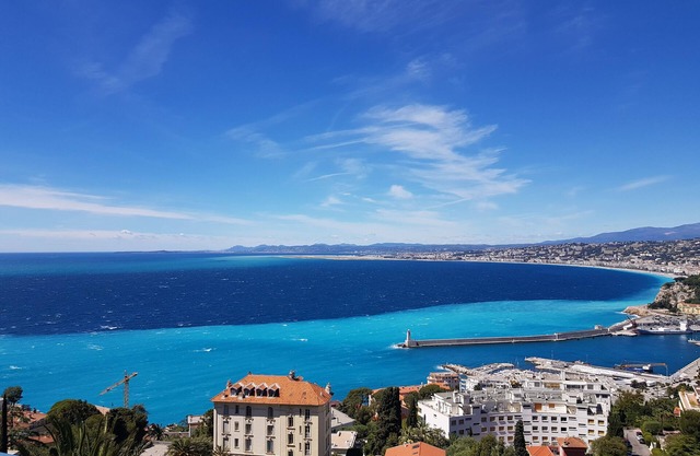 NICE, EXCEPTIONAL SEA VIEWS, 2 BEDROOMS WITH A/C OPEN ON A FOREST,GARAGE FOR EV