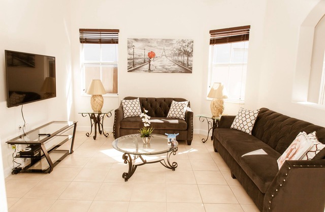 Nice full House 4/3 Miami Lakes area. Close to Miami and Ft Lauderdale. 10 ppl