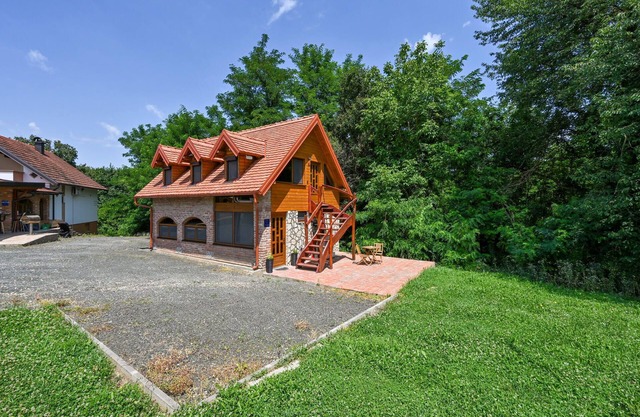 Nice home in Vinogradi Ludbreski