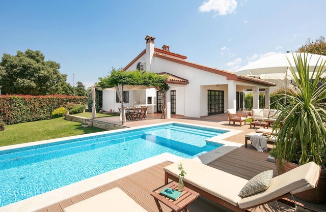 Nice home in Antonci with WiFi