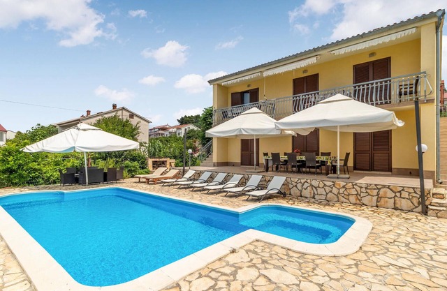 Nice home in Banjol with WiFi