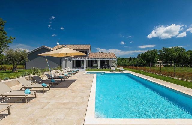 Nice home in Barban with private swimming pool, can be inside or outside