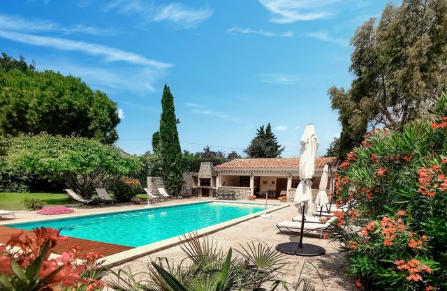 Nice home in Carpentras