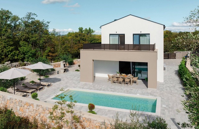 Nice home in Dobrinj with WiFi