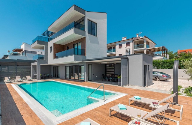 Nice home in Fazana with house sea view