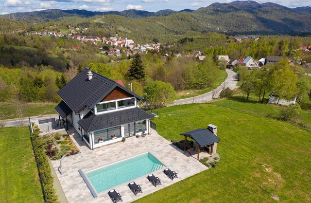 Nice home in Fuzine with sauna