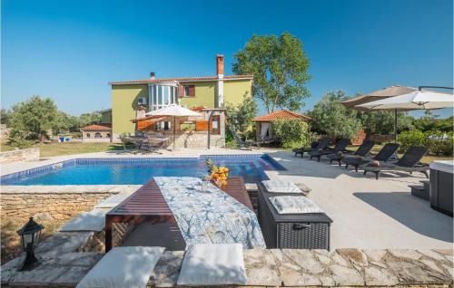 Nice Home In Galizana