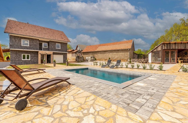 Nice home in Gracac with WiFi