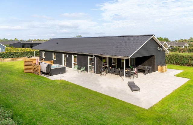 Nice home in Hemmet with WiFi