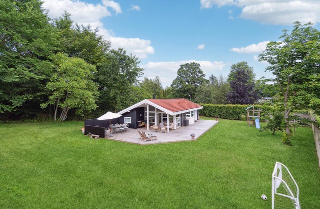Nice home in Hornbæk with WiFi