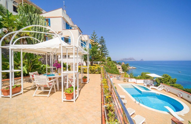 Nice home in Altavilla Milicia