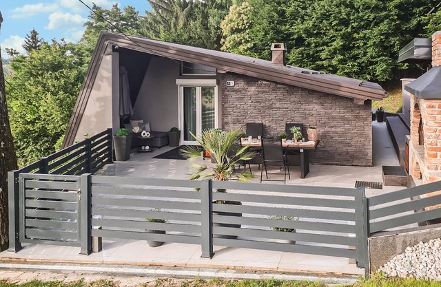 Nice home in Karlovac with WiFi