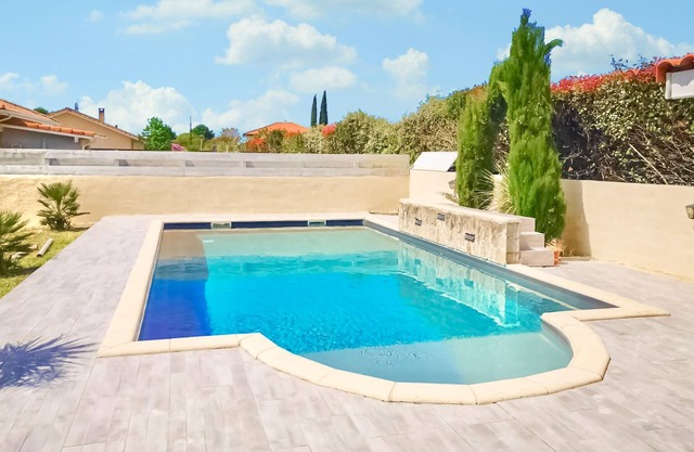 Nice home in Linxe with kitchen