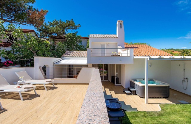 Nice home in Lopar with jacuzzi