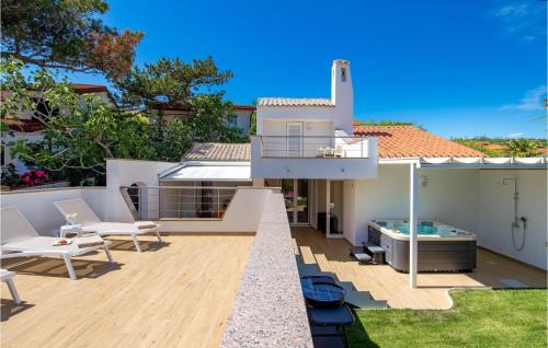 Nice Home In Lopar With Jacuzzi