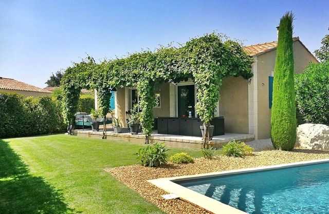 Nice home in Maillane