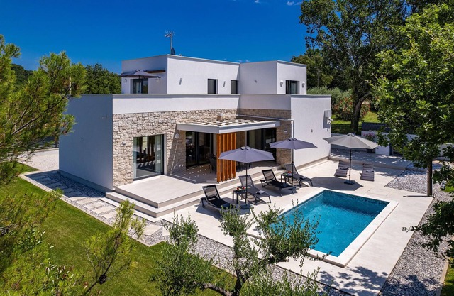 Nice home in Marasi with WiFi