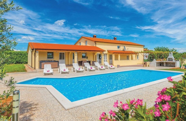 Nice home in Marcana with sauna