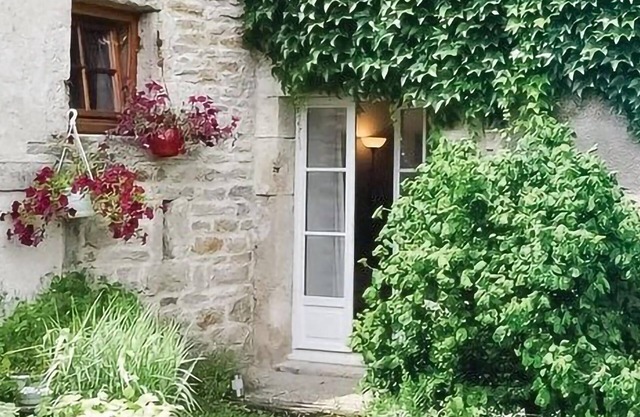 Nice home in Molinot with WiFi