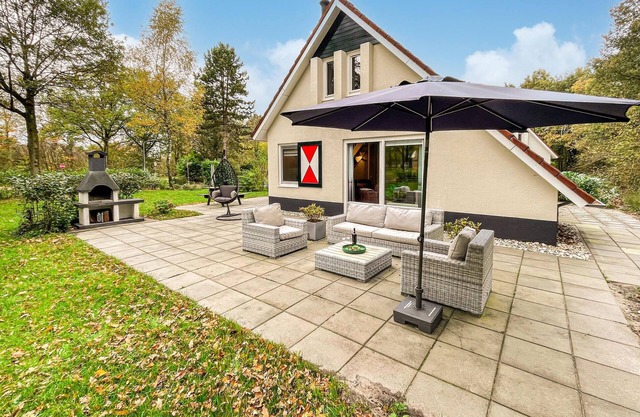 Nice home in Noordwolde with WiFi