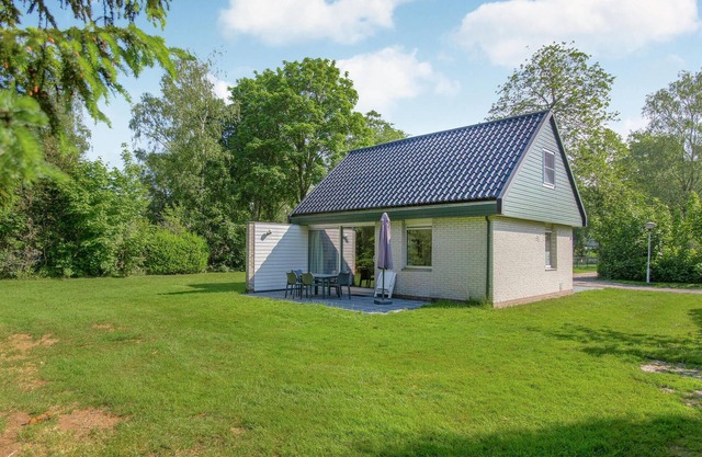 Nice home in Noordwolde with WiFi